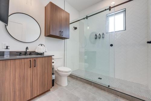Ένα μπάνιο στο Pet-Friendly New Braunfels Condo with Shared Pool!