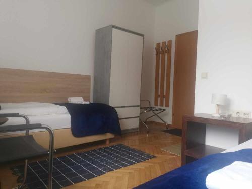 a bedroom with a bed and a desk and a mirror at Eisenerzer Apartments - Radmeisterhaus in Eisenerz