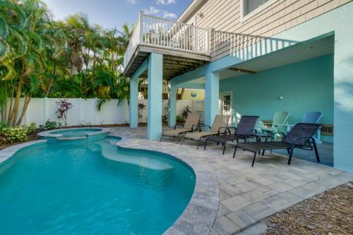 Swimmingpoolen hos eller tæt på Pet Friendly Home with Heated Pool & Spa