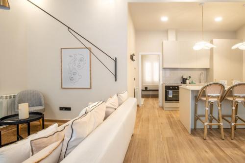 Chic Bright renovated 2BD2BTH apt - CHAMBERI