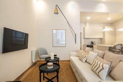 Chic Bright renovated 2BD2BTH apt - CHAMBERI