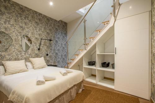 Posteľ alebo postele v izbe v ubytovaní 2 bedrooms 2bathrooms furnished - Chamberi - refurbished - MintyStay