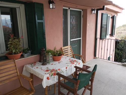 Gallery image of Stamoula' s house in Aigáni