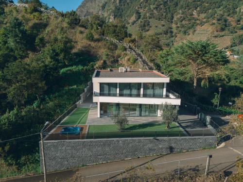 a house on the side of a mountain at Villa Montana in São Vicente