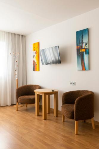 a living room with two chairs and a table at Daniya Alicante in Alicante
