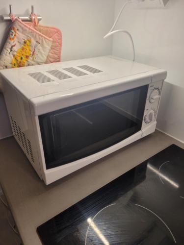 a microwave oven sitting on top of a counter at Loistava sijainti, perfect location. in Vantaa
