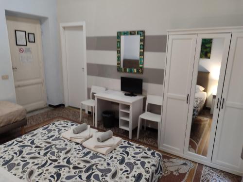Postel nebo postele na pokoji v ubytování Albergo Locanda Alambra