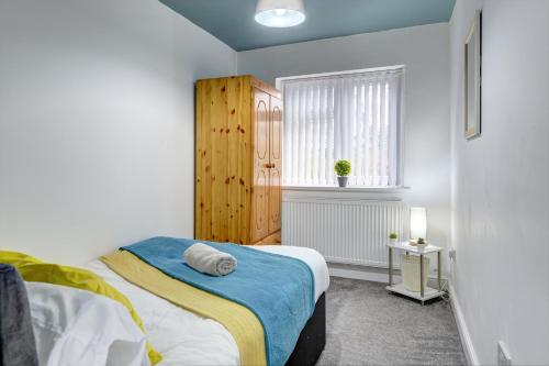 a small bedroom with a bed and a window at Merrivale House in Birmingham