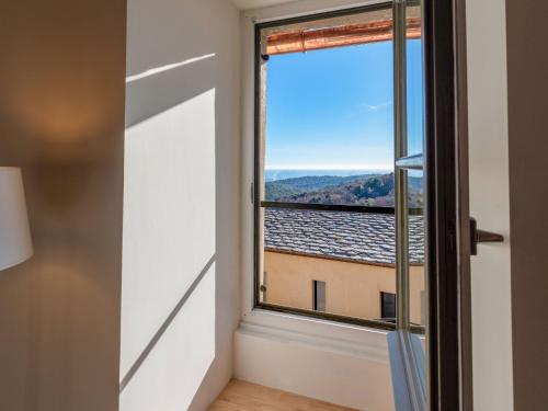 - une fenêtre dans une chambre avec vue dans l'établissement Holiday Home Casa Serena by Interhome, à San-Giuliano