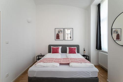 Spacious 2BR Near Attractions by HM