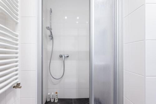 Spacious 2BR Near Attractions by HM