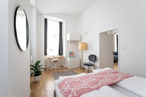 Spacious 2BR Near Attractions by HM