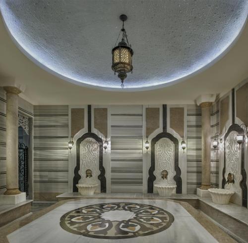 Galería fotográfica de Delphin Imperial Lara en Lara