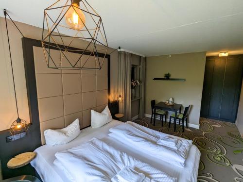 Llit o llits en una habitació de Apartment Gästehaus Grönebach mit Pool-2 by Interhome