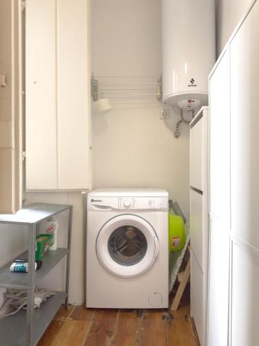 a laundry room with a washing machine in it at Home Mais 36 in Lisbon