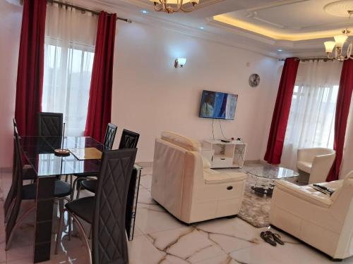 A television and/or entertainment centre at Residence New Standing Douala CITE CHIRAC YASSA