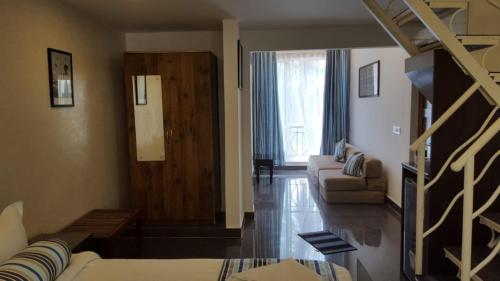 Ruang duduk di 2 Bedroom Apartment in Resort on Candolim Beach