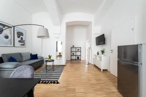 Family 2BR Oasis Steps from City by HM