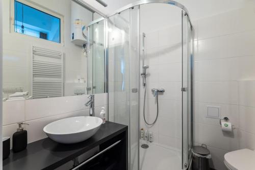 Family 2BR Oasis Steps from City by HM