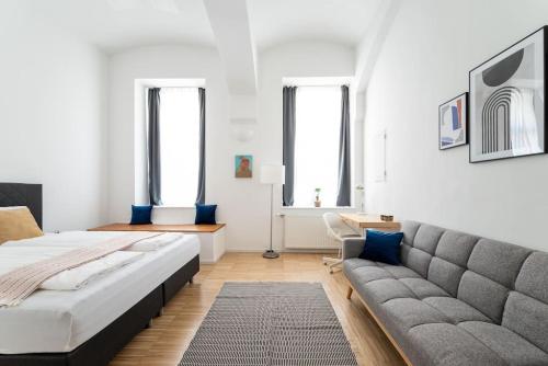 Family 2BR Oasis Steps from City by HM