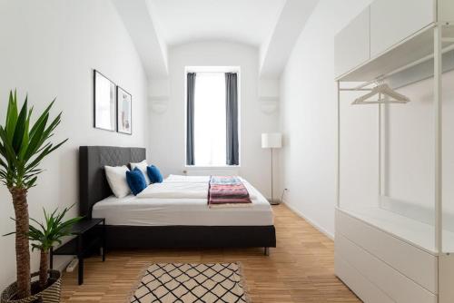 Family 2BR Oasis Steps from City by HM