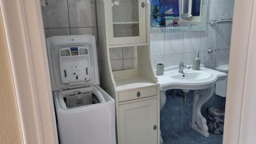 Ванная комната в Eirini Home
