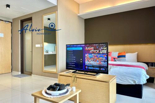 a room with a bed and a television in a room at Alviv 99 Suites I Family Suite I 4-7 pax I 5minsMelakaCruise I JonkerSt in Melaka