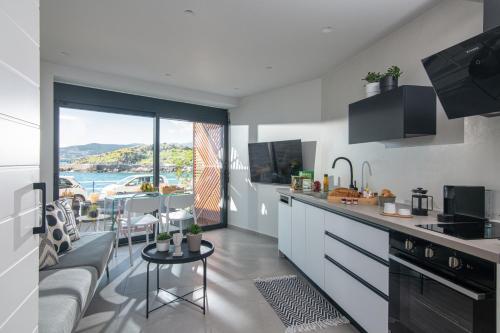 Beachfront Salty Sea Luxury Suite 2