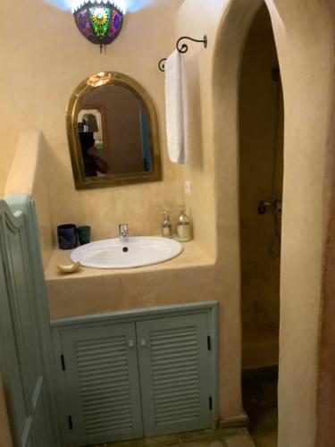 a bathroom with a sink and a mirror at Hotel Riad Taroudant in Taroudant