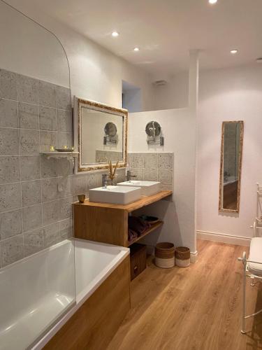 a bathroom with a tub and a sink at chambre d'hôtes La Marmittiére in Civray-de-Touraine