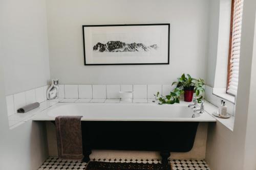 a bathroom with a large bath tub in a room at The Bethesda in Nieu-Bethesda