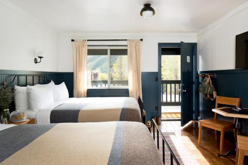 Postel nebo postele na pokoji v ubytování Anvil Hotel