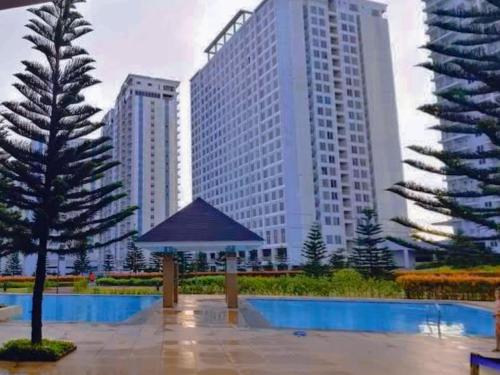 a large building with a blue umbrella in front of it at SMDC coolsuites by Maryanne's staycation in Tagaytay