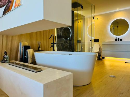 Ванна кімната в Magna Lujoso apartamento en Marbella