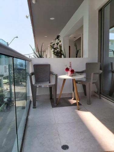 a patio with a table and chairs on a balcony at Dreimar Hotel Boutique in Cartagena de Indias