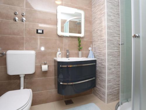 Bilik mandi di Apartment Victory-3 by Interhome