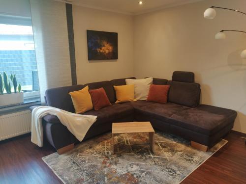 a living room with a brown couch and a table at Kleine Auszeit in Cochem