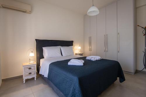 Ένα ή περισσότερα κρεβάτια σε δωμάτιο στο Karlovasi Comfy Retreat