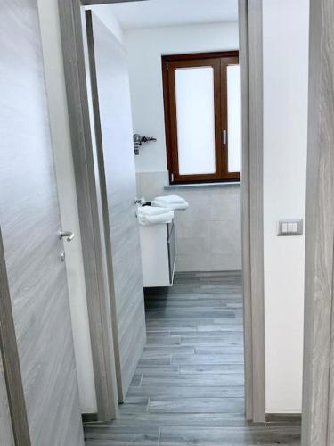 a bathroom with a sink and a toilet and a window at LangAmore Appartamento in Bra