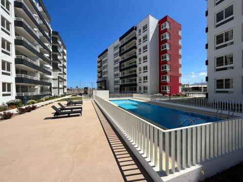 Swimmingpoolen hos eller tæt på Acogedor depto. centro La Serena