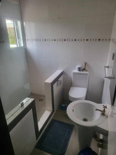 Koupelna v ubytování KINGS AVENUE SERVICE APARTMENTS