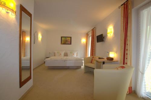 Ein Bett oder Betten in einem Zimmer der Unterkunft Hotel Arnica