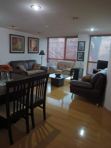 a living room with a couch and a table at Departamento Céntrico CDMX in Mexico City