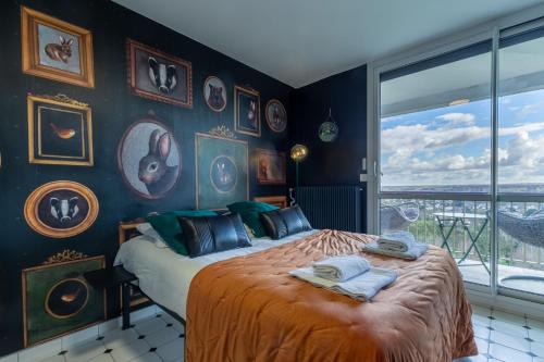 Le Studio Enchanté - Vue Magique de Montrichardにあるベッド
