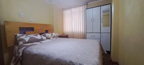 A bed or beds in a room at Departamento de 3 pisos a 9 cuadras de la plaza