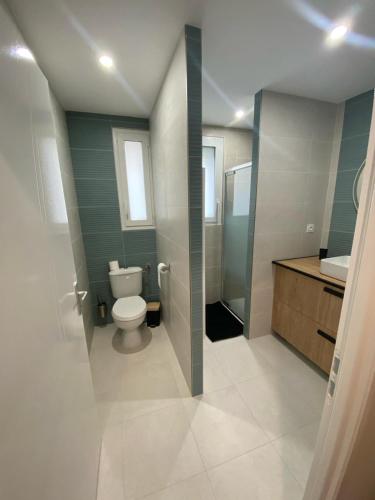 a bathroom with a toilet and a sink at Gite de Julien et Guylaine in Brantôme