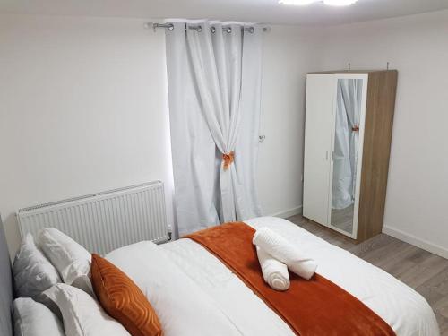 Postel nebo postele na pokoji v ubytování Holiday Let - Entire modern home in Medway