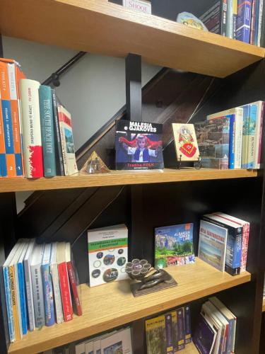 Bibliotēka dzīvoklī