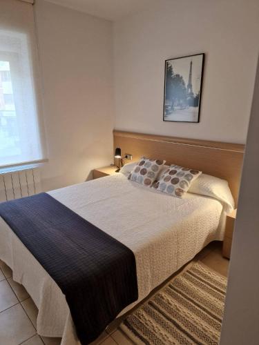 a bedroom with a large bed in a room at Sierco Apartamentos Ainsa in Aínsa