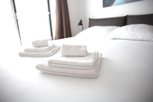Ένα ή περισσότερα κρεβάτια σε δωμάτιο στο Beautiful Design 2 BR Loft